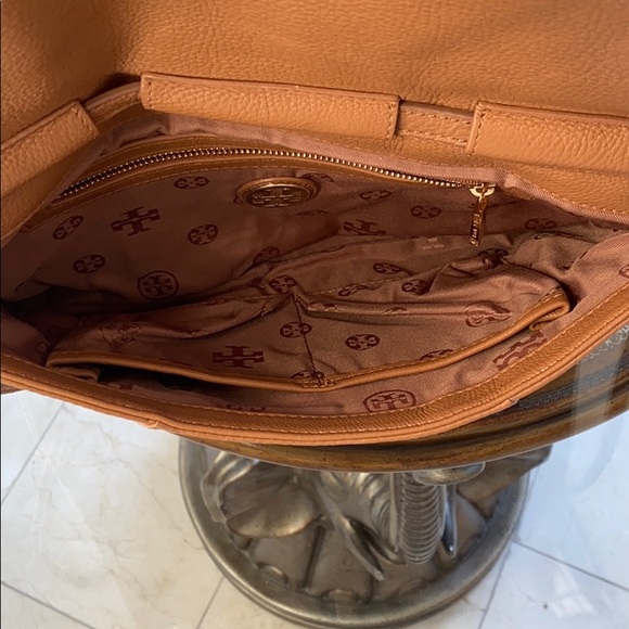 Tory Burch tan crossbody bag - Picture 3 of 4